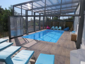 Отель villa 12 pers climatisée, piscine chauffée couverte ou non,2km mer, golf, jardin  Англе